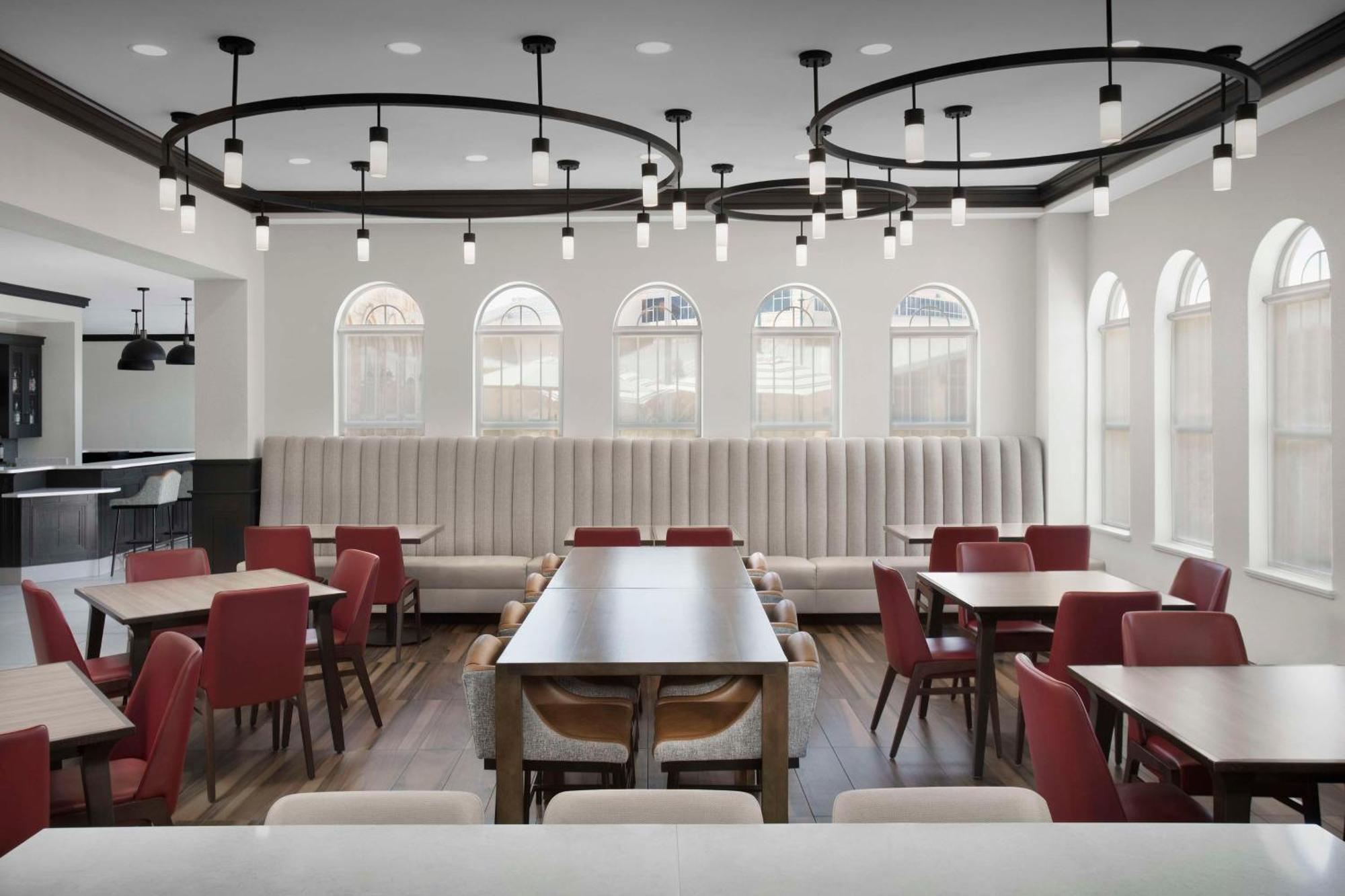 Hilton Garden Inn Granbury Bagian luar foto