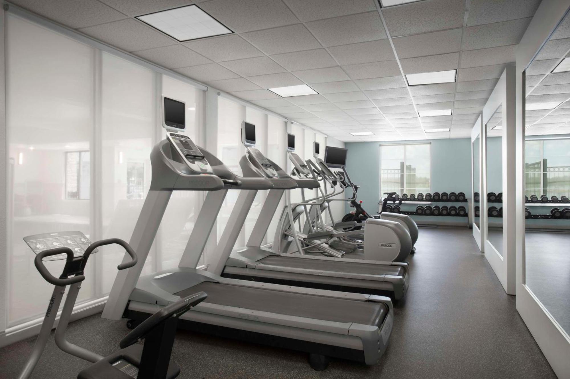 Hilton Garden Inn Granbury Bagian luar foto