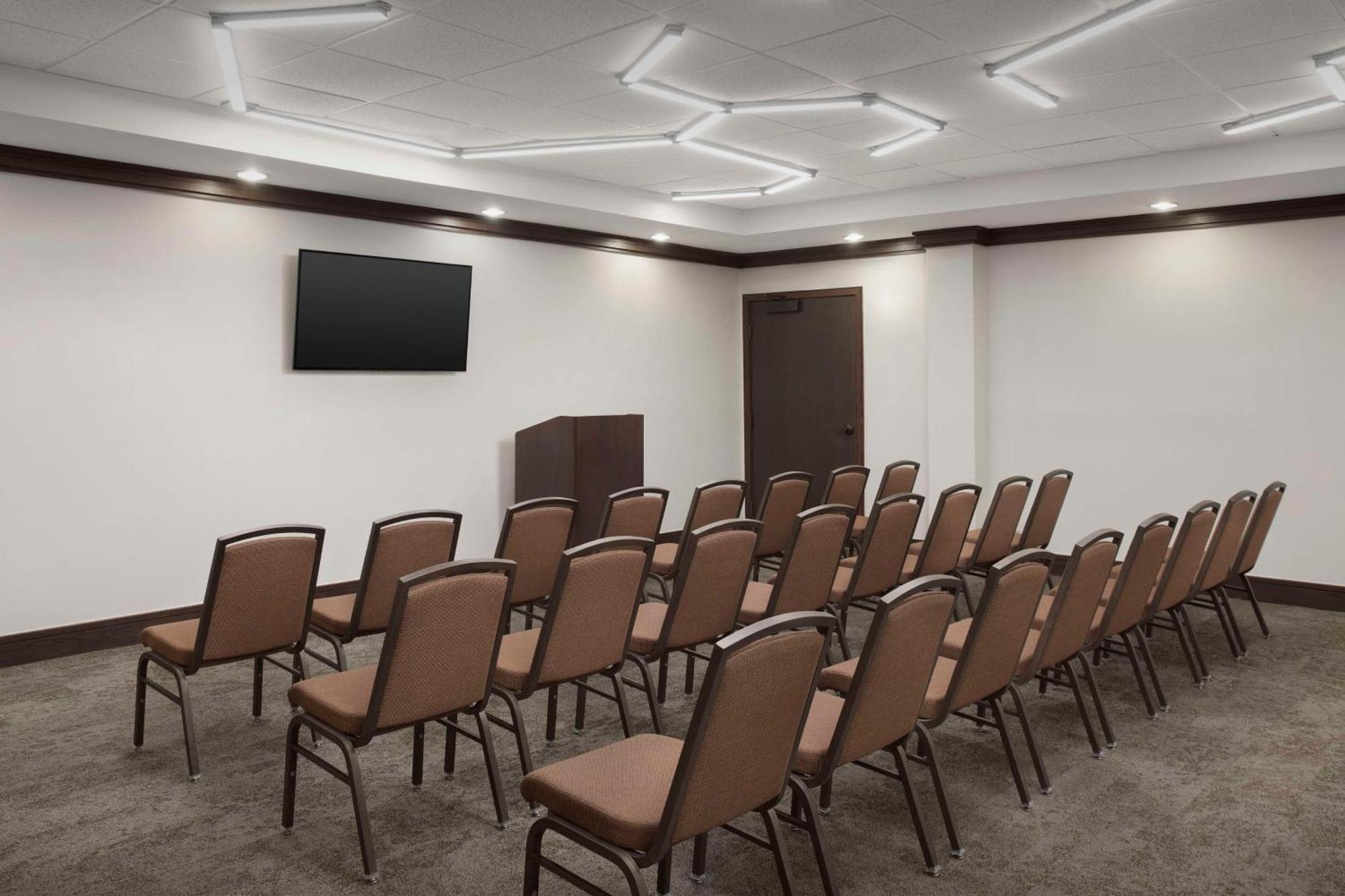 Hilton Garden Inn Granbury Bagian luar foto