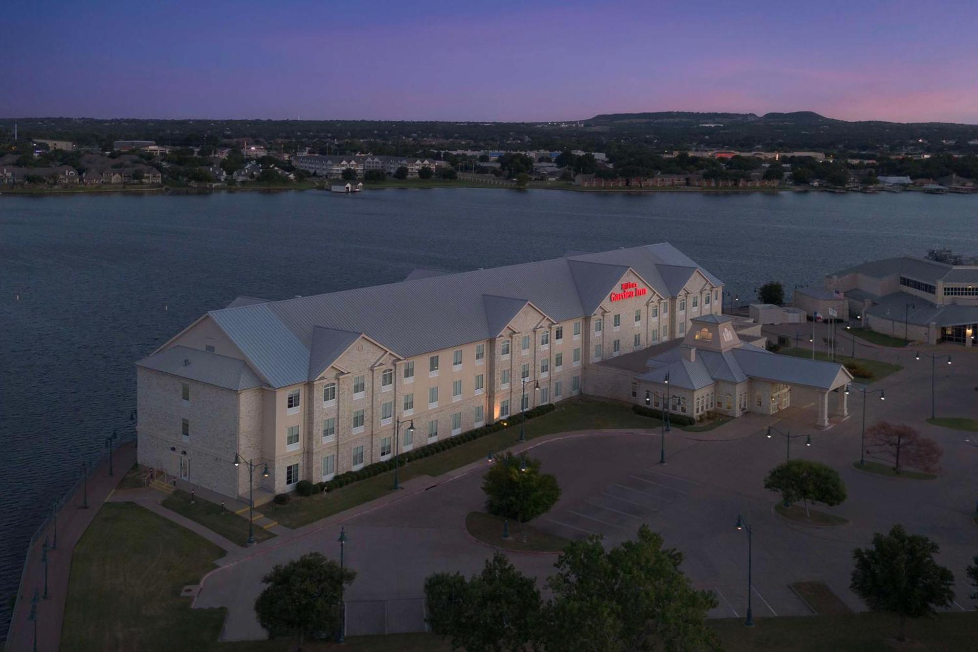Hilton Garden Inn Granbury Bagian luar foto