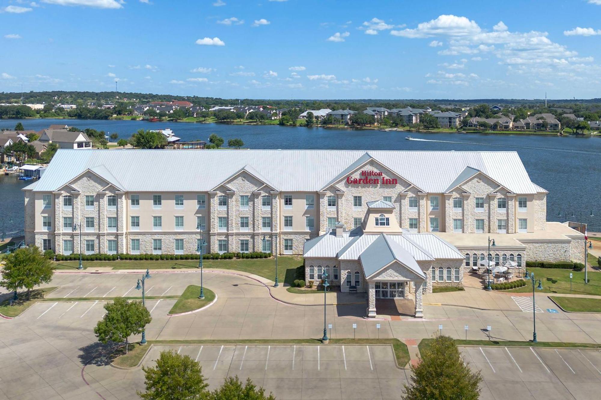 Hilton Garden Inn Granbury Bagian luar foto