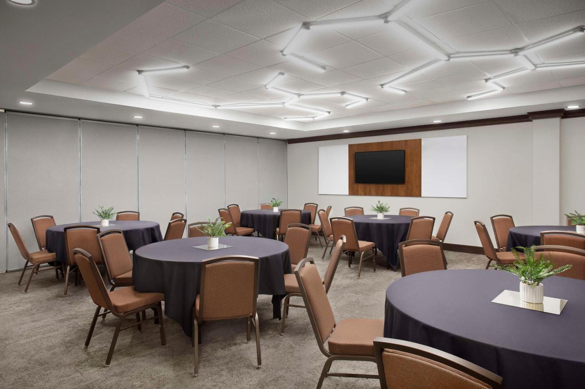 Hilton Garden Inn Granbury Bagian luar foto
